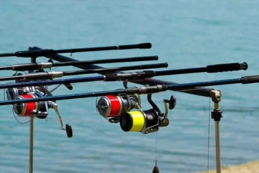 魚竿模具之冬季無法釣魚魚竿魚鉤浮漂等漁具的保養(yǎng)方法